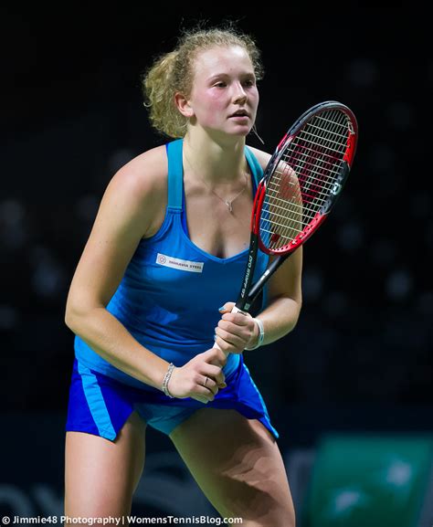 Katerina Siniakova wins first singles grass-court title by beating Bronzetti in Bad Homburg final